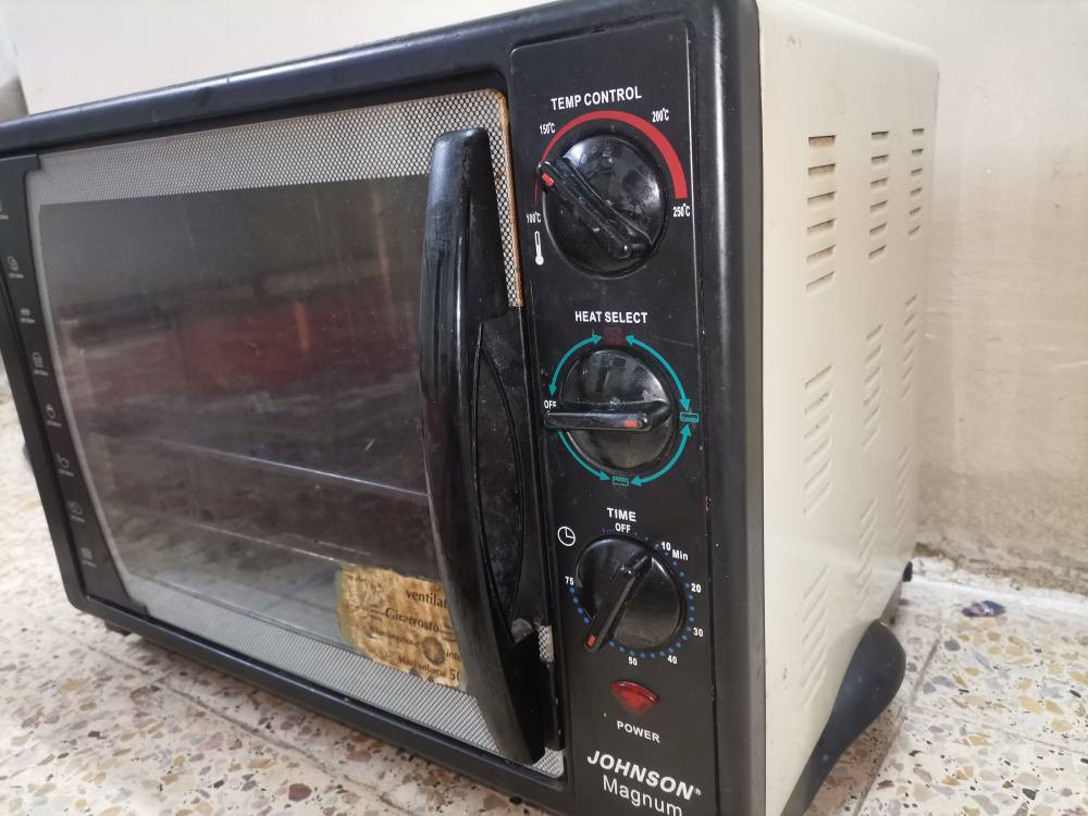 السلام عليكم 
اوڤن نوع جونسون (JOHNSON) إيطالي 
السعة او الحجم : 50 لتر
شرط نظافه وشغل
هيترين جوا، واحد فوق
ساحبه هواء
ضوء
جاهز وشغال
سعر 55
تواصل خاص


**إذا كنت صاحب هذا الإعلان وتريد حذفه لأي سبب، رجاءا أرسل رسالة إلى الدعم الفني**