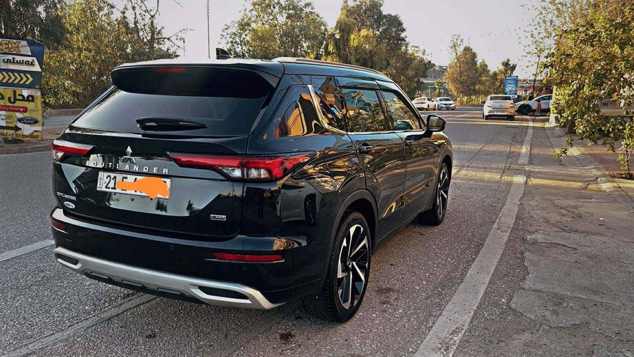 میتسوبیشی ئاوتلاندەر 2023 - مۆدێل SEL
​ئەم سەیارەیە فول فول مواسەفاتە و هەموو تایبەتمەندییە پێشکەوتووەکانی تێدایە:
ـ ​بزوێنەر: 2.5 لیتر، وارد ئەمریکی.
ـ ​دیزاینی دەرەوە: سەقف ڕەشی بیلادی، پانۆراما، لایتەکان زینۆن، ویل کڕۆم.
ـ ​ناوەوە جەڵدی ڕەشی پاقلاوەیی بیلادی.
ـ ​کوشنەکان کارەبایی و هیتەر (گەرمکەرەوە)، ـلەگەڵ سیستەمی خەزن (Memory Seat).
ـ ​7 سەرنشین (سێ ڕیز کوشن).
ـ ​تەبرید مەرکەزی و پەردەی جامە دواوەکان بە شێوەی بیلادی.
ـ ​شاشە گەورە و شاشەی بەردەم سوکان (دیجیتاڵ).
ـ ​شاشەی داتاشۆ (Head-up Display) لەسەر جامەکە.
ـ ​بارگاویکەرەوەی مۆبایل بە بێ تەل (Wireless Charger).
ـ ​5 کامێرا (سیستەمی 360 پلە: پێشەوە، دواوە و لایەکان).
ـ ​حەساسی پێشەوە و دواوە.
ـ ​ڕاداری پێشەوە و ڕاداری لایەکان (نیشانەی ئاگادارکردنەوە لەسەر ئاوێنەکان).
ـ ​سیستەمی دیاریکردنی خێرایی و کۆنترۆڵی سوکان.
ـ ​تایبەتمەندی تر: بەسمە، سندوق شفت، برێک بەسمە.
دووپارچەی بۆیاخ ...دەرگای سەکن و دوای سەکن پێش و دوای کەپسەو نوقتەی پێوە نیە 
ڕەقەم( سلیمانیە) و تا( ٢٠٣٠ )تازەیە
٥٠ هەزار ڕۆشتووە
بۆ پەیوەندی کردن:
***********
*********** بنجوين, السليمانية
