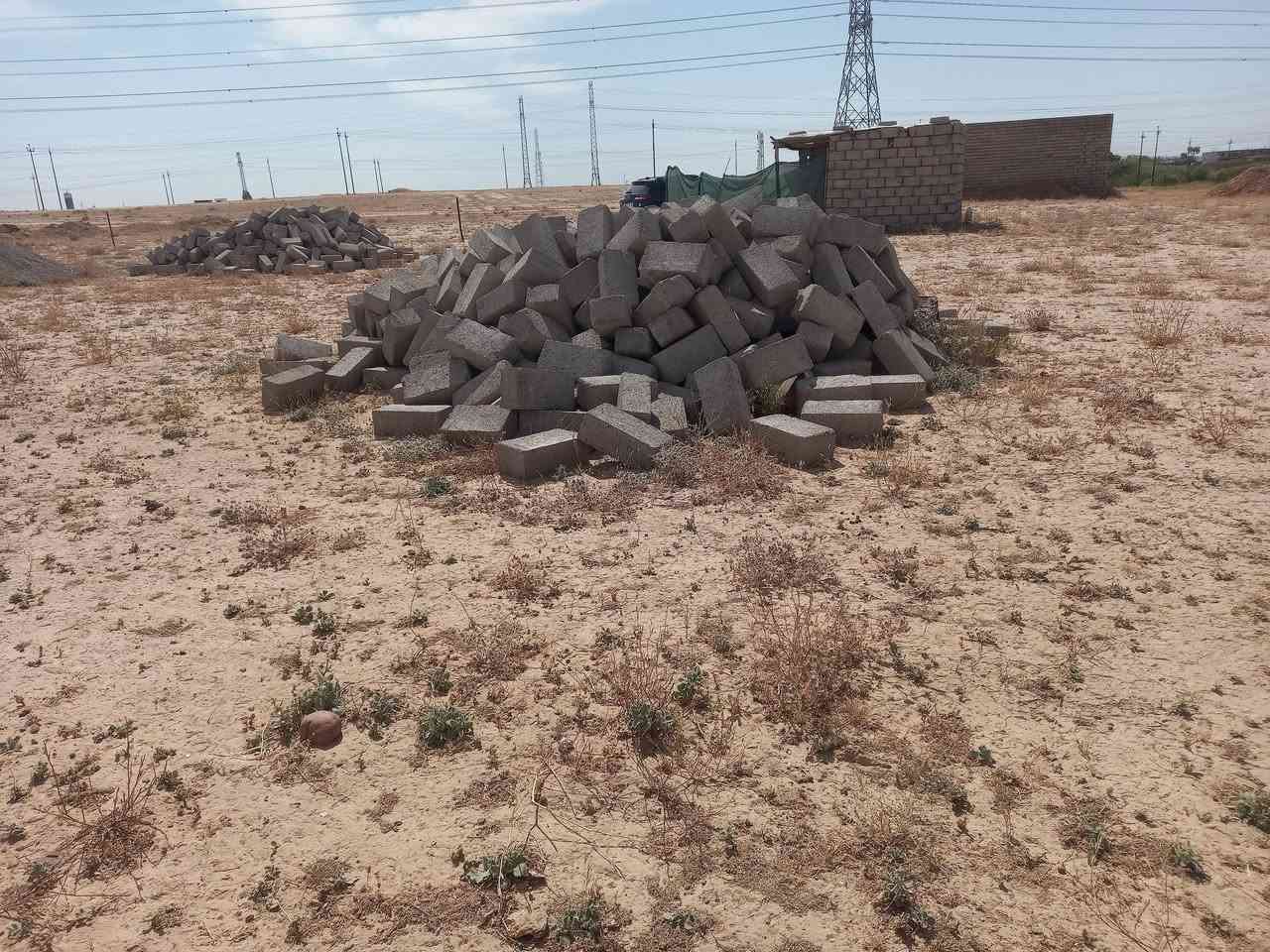 عاده النشر 
للبيع الأرض 
مساحه الارض ١٤٥٠ متر مربع 
موقع الأرض السكنيه قريبه على محطه الكهرباء 
تريد بالمتر تريد شلع 
***********  ***********
