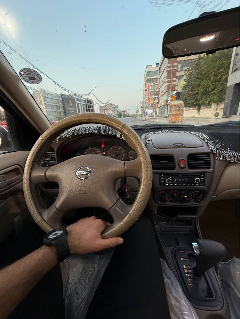 سلام عليكم  نيسان صني كلاسك ياباني موديل 2009 
محرك گير كلها بشرط تبريدها معروف بعد 
بدون صبغ  بيها فقط رصعات وشخوط شي بسيط  كلها غراضها بلاد بشرط 
بطاقه بانزين بيها 
سنويه جديدة 
سياره جاهزة 
مكان سياره كركوك
113 بيها مجال
*********** كركوك, العراق
