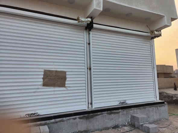 السلام عليكم محلات للإيجار المساحه ٥×٣ قرب شارع جامع ابي طالب ٣٠٠ ألف قفل🔐 رقم الهاتف ***********
