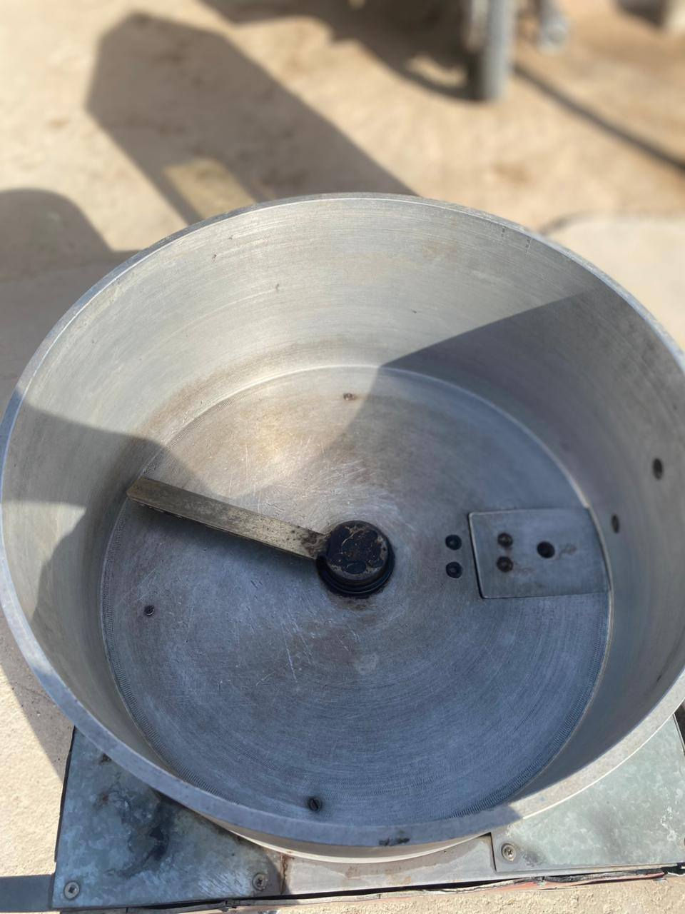 مكينه حب شمسي لبيع
جدر كبير وجام خانه كبير 
نظيفه وحلوه مستعجل على بيع 
سعره 350 العنوان البصره الزبير حي شهداء 
رقمي تصال واتساب/ ***********
