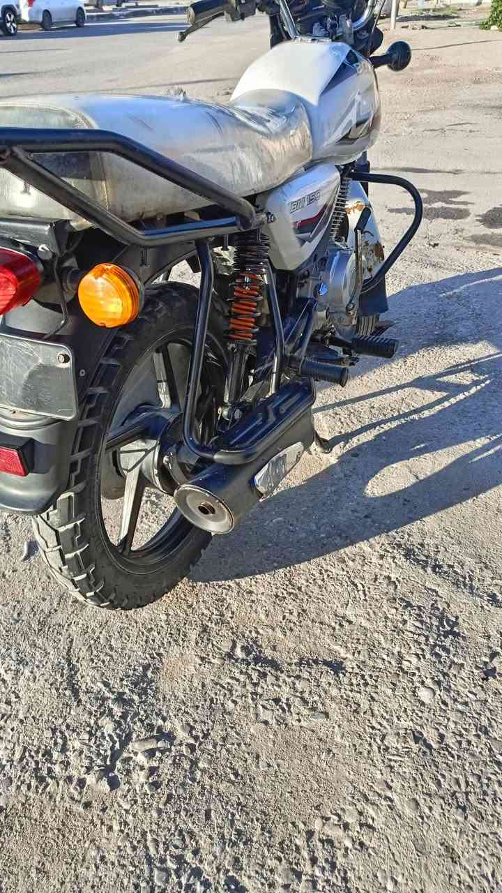 للبيع دراجه بوكسر  موديل 2022 بهيه محرك مبدل سوته  جديد وياه المحرك مالتهه بس محرك  قديم يرادله بس تجفيت   دراجه رقم وسنويه. راعيه يرد تحويل وتجي وشوفه عنوان الطويسه قرب الجسر الحمر رقم*********** وتساب الي ريدخابرسعرمليون 500 بيه مجل
