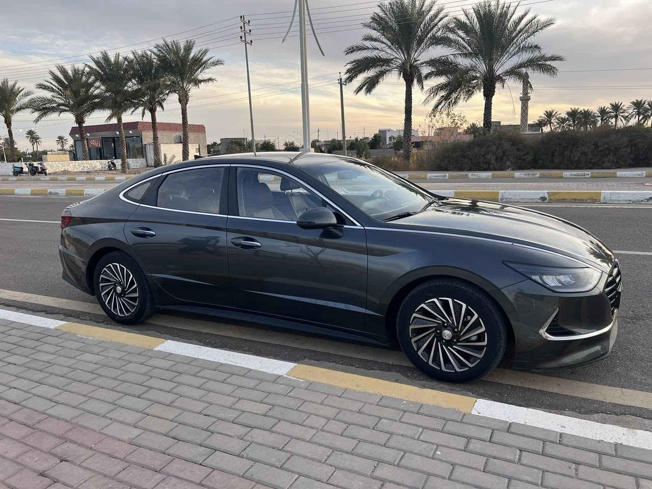 سوناتا هايبرد موديل 2022  فول عدا الفتحه 
 
  شنو ابالك بيها مواصفات
اوتو بارك تتقدم وترجع بالريمونت 
ضررها موضح بلصوره 
الايرباكات كلها سليمه 
رقم بغداد باسمي 
ماشيه 80  الف كيلو ليس ميل 
1- بصمة ابواب لمس + تشغيل + صندوق
2- ماستر كي تفتح الابوب بنضام الكارت 
3- دشبول دجتال متغير 7 الوان
4- كشنات جلد
5- كشن كهرباء  + تدفئه الستيرن( السكان)
6- كشنات تدفئة تبريد
7- خزن 128 كيكا + ( android auto + apple car play)
8- رادرات 4 امامي وخلفي توقف تلقائي
9- اشاير في المري + نقطة عمياء في المري
10- انارة داخلية مركزيه مختلف الالوان 
11- شاشة الحجم الكبير 12 انج + تحكم عام على السياره
12- سستم صوت BOSE الصوت 12 سماعة و دمام 2
13- لايت امامي 4 عدسات LED
14- هاندبريك بصمه + اوتو هولد للتوقف في الازدحامات
15- شاحنة طوارئ شحن سريع
16- منفذ USB امامي خلفي 
17- شفتات في الاستيرن كير ( تبترونك رياضي )
18- نظام المساعده على الاصطفاف
19- نظام الترحيب عنده الاقتراب داخل وخارج السياره
21- وضعيات قياده 4  
22- نظام تحديد المسار 
23- مثبت سرعه 
24- نظام مستشعرات في الباب من تنفتح الباب تتوقف السياره 
25- تبريد السياره بيانو

السياره وراد كوري نضيفه جبتها ماشيه 5 الف وع ايدي 
الف ما تصرف عليها سياره الجناي جديده 
مكاني عامرية الفلوجه 
إذا تريد اجي بغداد او فلوجه مو مشكله 
سعرها 178


**إذا كنت صاحب هذا الإعلان وتريد حذفه لأي سبب، رجاءا أرسل رسالة إلى الدعم الفني**