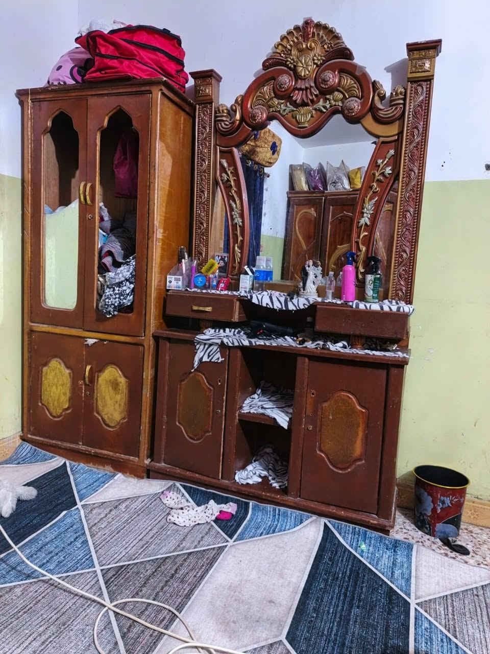 غرفة نوم للبيع جديدة 350 وبيها مجال 
***********
,
