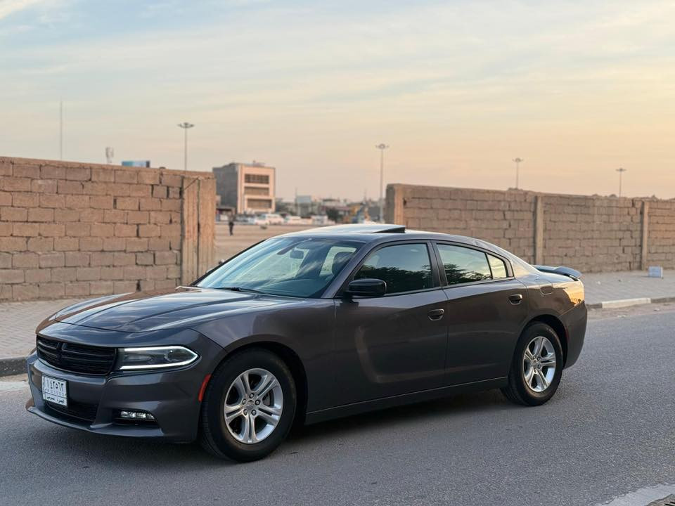 چارجر موديل 21 السياره جديده ومابيها دحچات ولا مهموله 
بيها مكانين صبغ فقط 
لا ايرباگ طاگ 
ولا شاصي ولا لغد ابد
سيارة استعمال شخصي من البيت للدوام فقط 
سعرها 225 وبيها مجال بسيط 
مكانها بحي الاصدقاء ومتواجد عالواتساب ***********
