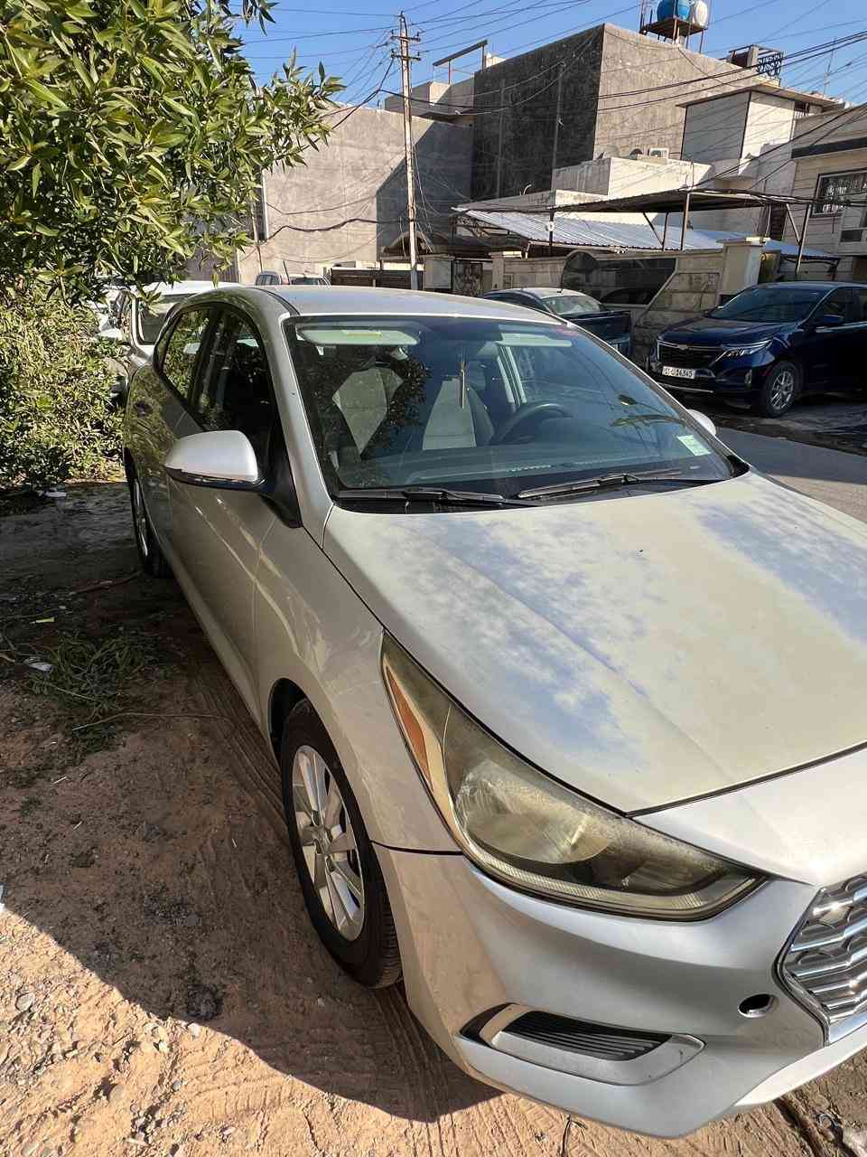 السلام عليكم 
اكسنت للبيع موديل ١٩ وارد كندي
شاشة كبيرة وكامرة بلادية 
ابل كار بلي  
تدفئة كشنات  
مود درايف 
لايت لد ابيض. 
وباقي المواصفات المعرفة 
رقم بغداد حرة 
ماشية ٩١ الف كيلو وعلى ايدي 
حادثها جاملغ وبنيد وباب صبغ ابيها مثل ماموضح بل صور اعتبرها احزام  وعندي بيها بس تقرير ماعندي صور حادث واسف عل اطالة 
السعر ٩٩ ورقة وبي مجال بسيط وبل عافية عل ياخذها  مكاني بعداد حي الاعلام 
***********
