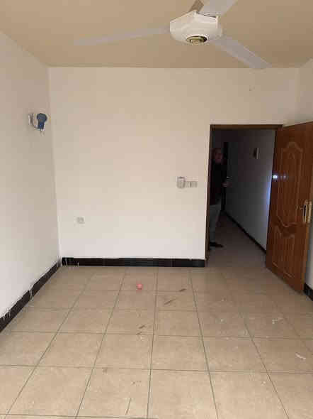 #للايجار__________في__________السيدية

بيت ١٢٠ متر مدخلين

يحتوي على ٤ غرف نوم صالة مطبخ 

خدمات عدد ٢ و كراج نظيف جدا

للأستفسار آكثر الأتصال على الرقم

***********

آو زيارة المكتب الكائن في منطقة السيدية 

شارع جامع الأقصى مقابل لحوم جويلي
