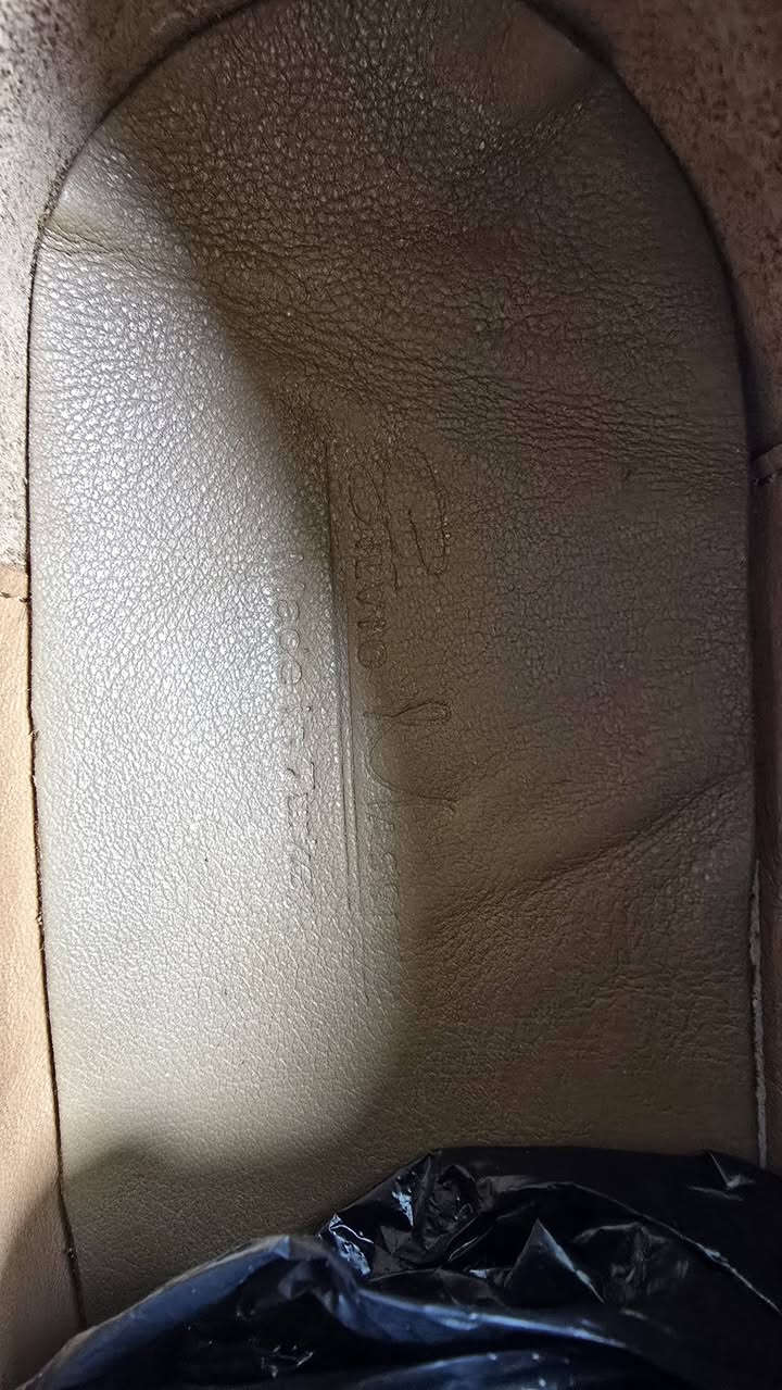 🔴 للبيع: حذاء رجالي تركي – جلد طبيعي أصلي 100%
📌 الحالة: جديد غير مستخدم نهائيًا
📏 القياس: 44
🇹🇷 المنشأ: تركي
🧵 الخامة: جلد طبيعي أصلي
👞 اللون: بني غامق أنيق
💼 التصميم: رسمي/كلاسيك مناسب للعمل والمناسبات
📝 سبب البيع: خطأ في القياس فقط
✨ مريح جدًا باللبس
✨ جودة عالية وتشطيب ممتاز
✨ مناسب للدوام الرسمي والمناسبات

السعر خاص او اتصال 
***********
