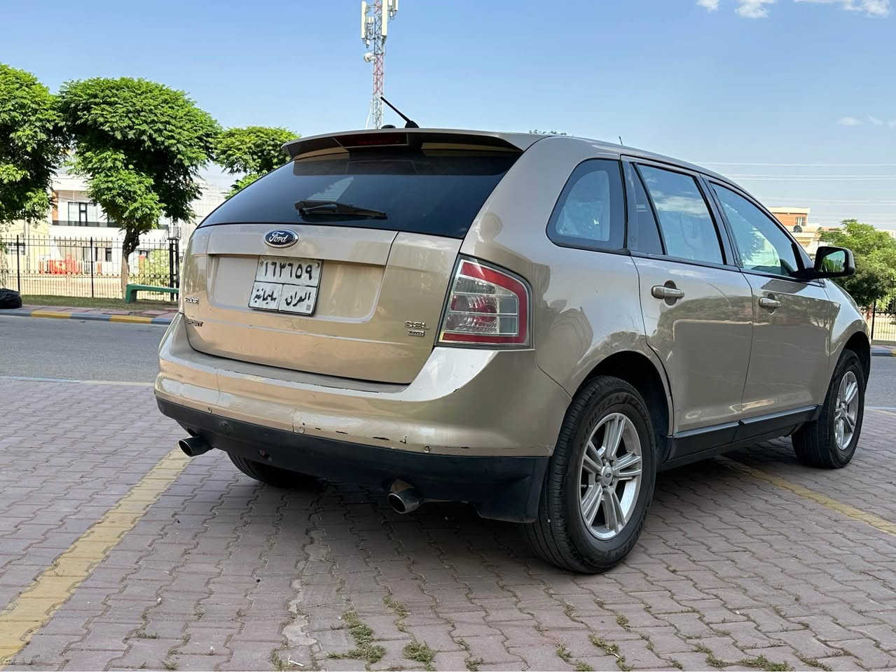 Ford 2007
٣ پارچە بویاخ بیناو گرتن 
گیرو مە کینە بە شە رت 
تە برید ساردو گە رم مە زبوت 
١٤ گە لا خە رامە ی تیدایە دوای مە عامە لە بوتی ئە گە رینمە وە 
مالی فە قیرە 
٤ مانگە سە نە وی بە سە ر چوە بە شە رتی وە کالە ت بە ناو کردن 
٧٤ مە عامە لە 
*********** السليمانية, العراق
