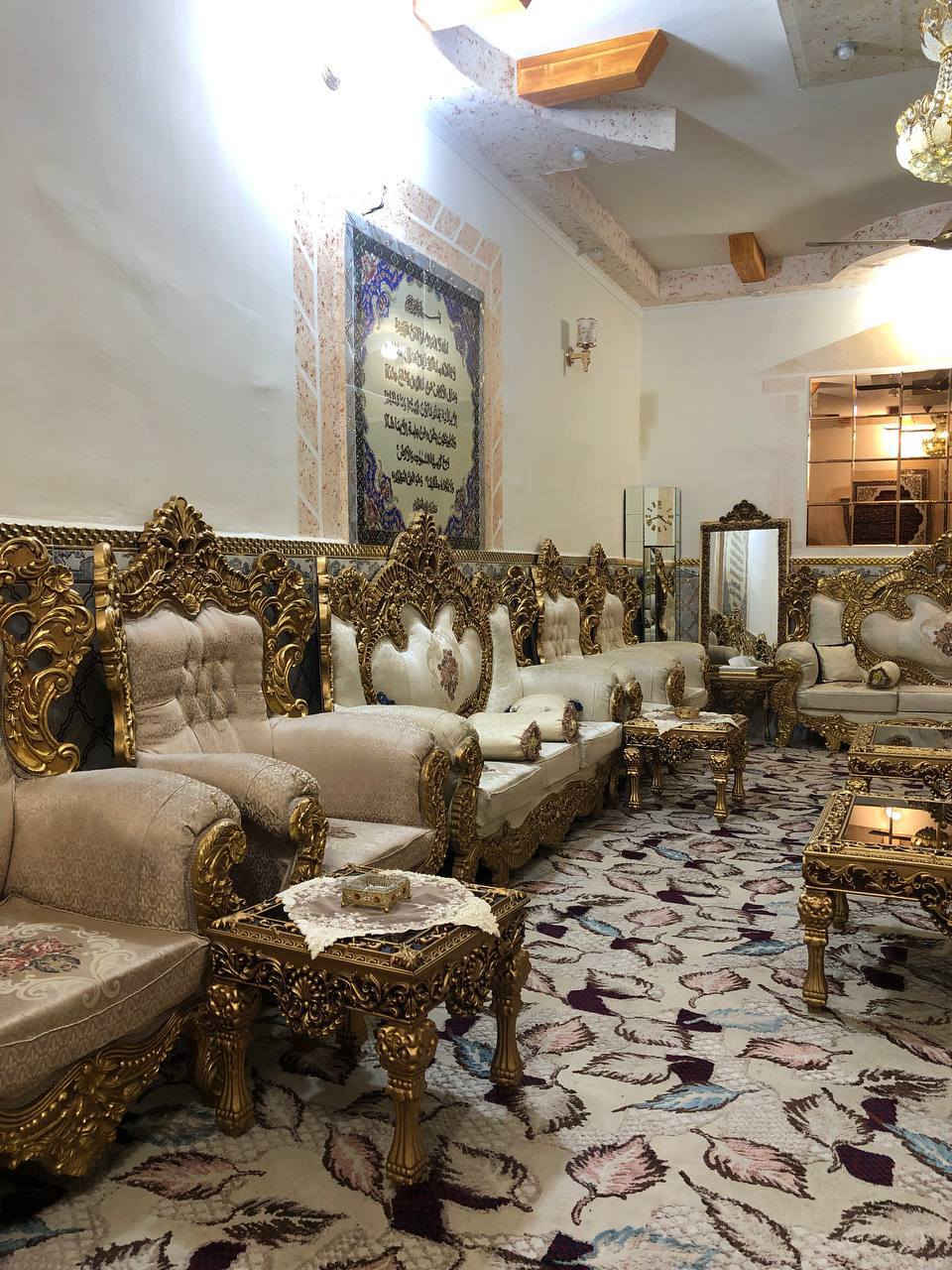 السلام عليكم اثنين تخم النوع زان واحد لون بيجي والثاني ابيض(اوف وايت) التخم الواحد بيه قنفتين 2 كبار و4 كراسي كلش فخم وحلو ومابيه اي شك ولا كسر ولا مصلح ومستخدم شي قليل كلش مكاني بغداد الشعب سعر التخم بمليون و300 رقمي ***********
