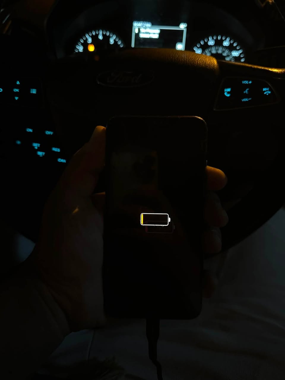 سلام عليكم
iphone Xs Max 
ذاكره 64
🔋100
الجهاز مبدل بطاريه اصلي من عين الفهد وايسي شحن كلشي شغال بي حته السماعه نضفتها صوته عالي الشاشه فقط الكلاس مضرر البلاديه مالته ممبدله حته الضهر  نضيف بس تبدله اذا تريد 
السعر 150 الف قفل مكاني المنصور 
***********
