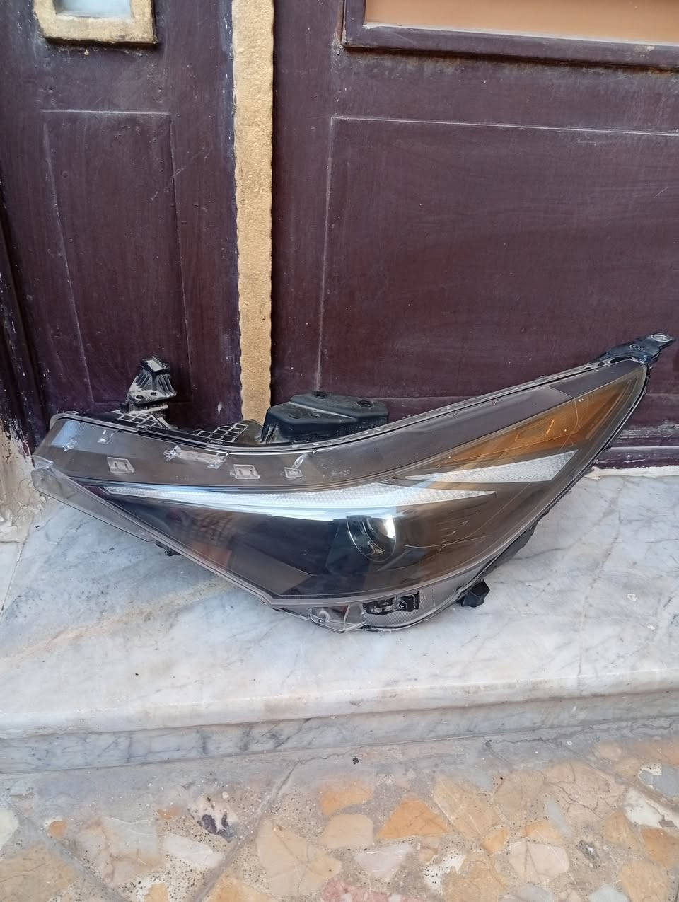 السلام عليكم يتوفر لايت امامي صنع تايوان النترا امريكي ٢٠٢٣جهة السائق بدون لد عدسة واحدة نظيف جدا السعر ١٠٠ الف  للاتصال ***********/*********** كربلاء حي الفارس
