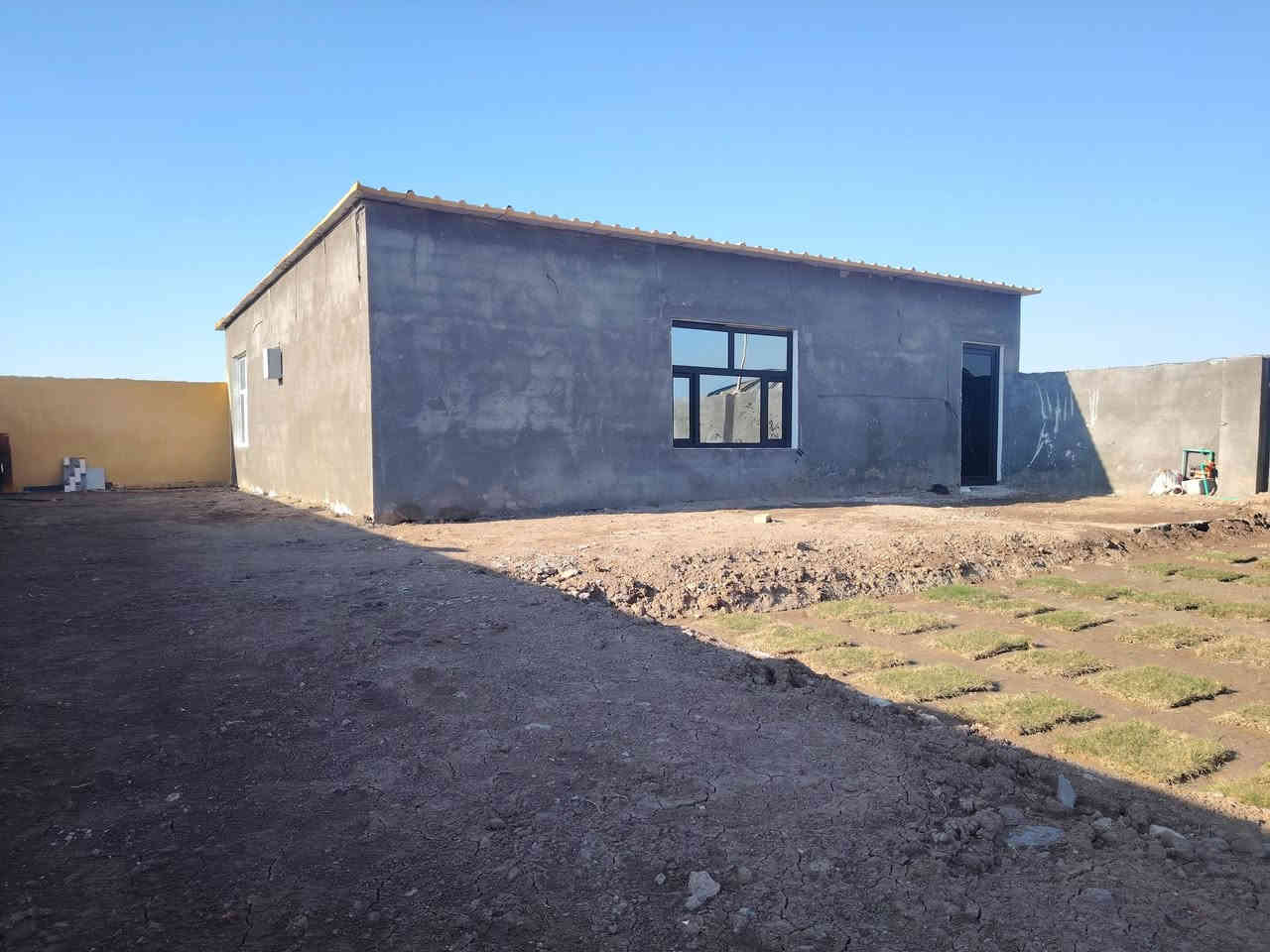 مزرعه للبيع مساحه ٤٠٠ متر ع طريق دغاره ديوانية خلف مطعم واثق بلمازارع.  وجها ١٥ ونزال ٢٧ شارع سبيس ماي كهرباء كامله تبعد عن شارع ١٥٠ متر ***********
