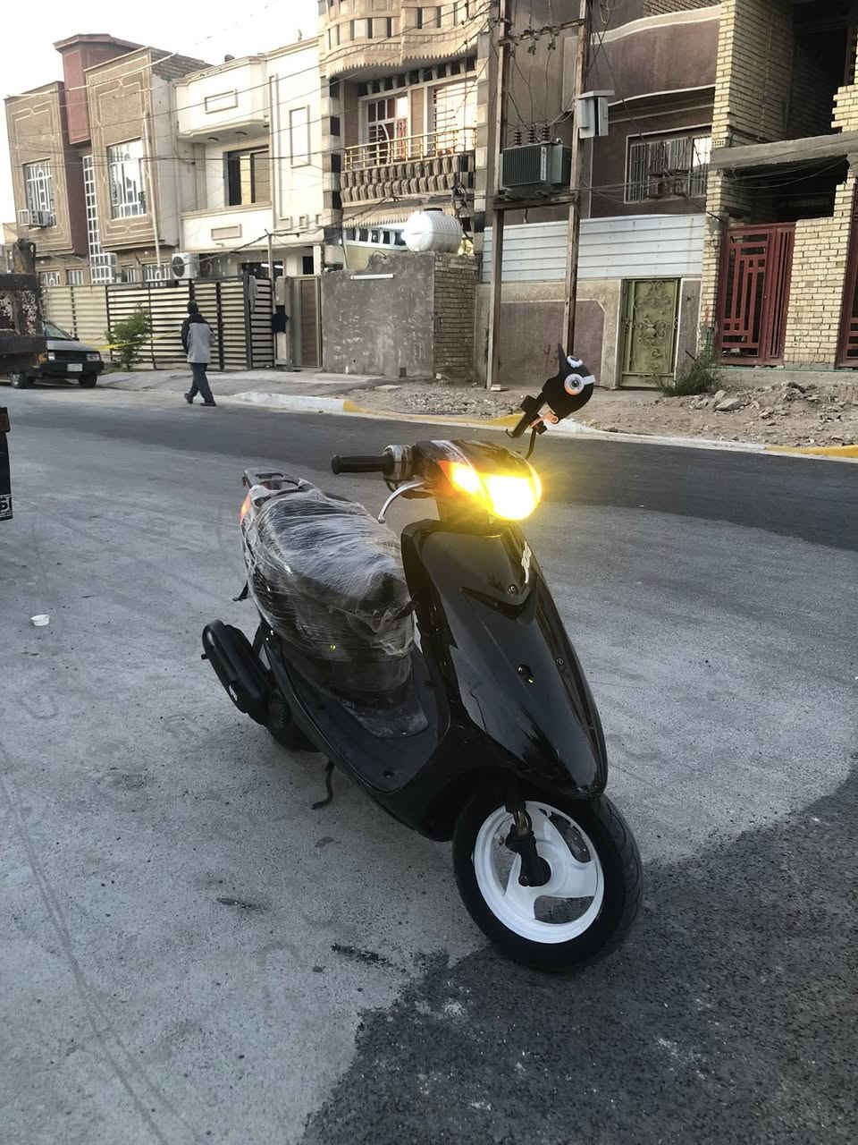 اسلام عليكم عصفوريه للبيع كامله نقصها بس عرموطه كلشي شغال سلف كهربائيات خبط ٣٥٠ وبيها مجال مكاني بغداد الشعب 
***********
