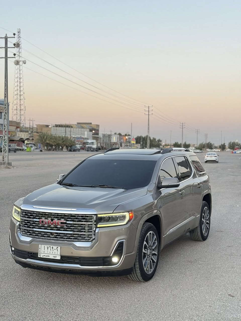 #المركبة    :  جي ام سي اكاديا 2022 فئة  دينلي اعلى فئه       لون ذهبي 
#الضرر      :  جاملغ خلفي ايسر و باب  و طرف بنيد 
المواصفات
1- جي ام سي  اكاديا 2022 لون ذهبي 
2- محرك4 سلندر حجم 2000تربو 
3- ويل حجم 18 اصلي مع طقم تاير اصلي 
4-بانوراما فتحتين 
5- قبق الجنطة كهربائي شفط
6- السيارة دفع رباعي 4x4 
7- بصمة 4 ابواب  وبصمة تشغيل وتشغيل عن بعد 
8- لايتات زينون عالي ناصي 
9- اشارات بالمرايا الجانبية مع حساسات الاجتياز 
10- غرفة السيارة جلد اسود اصل 
11- تحكم كهرباء لمقعد السائق فقط 
12- حساسات امامي وخلفي اصل 
113- تحكم ستيرن جهتين متكامل الايعازات
14- شاشة دشبول كبيرة لمجموعة من الايعازات 
14- مقاعد وسطية فصل سياحي 
15- عداد المسافة28000ميل فقط
16- حاجب امامي LED مع لايتات زينون عالي وناصي 
17- رادار امامي مانع للتصادم واعطاء التنبيه 
18- كاميرا خلفية دوارة مع الستيرن 
19- خاصية تحديد المسار في الطرق الخارجية 
20- سستم نيكل لمقدمة المركبة 
21- السيارة 7 راكب مع 3 قطه تبريد 
22- شاشة دشبول كبيرة لمجموعة من الايعازات
23-تحكم ستيرن جهتين متكامل الايعازات بدون إرباك
السيارة معروضة للبيع 189💵
اتصال واتساب***********
رقم النجف  حرة تحويل ثاني يوم
