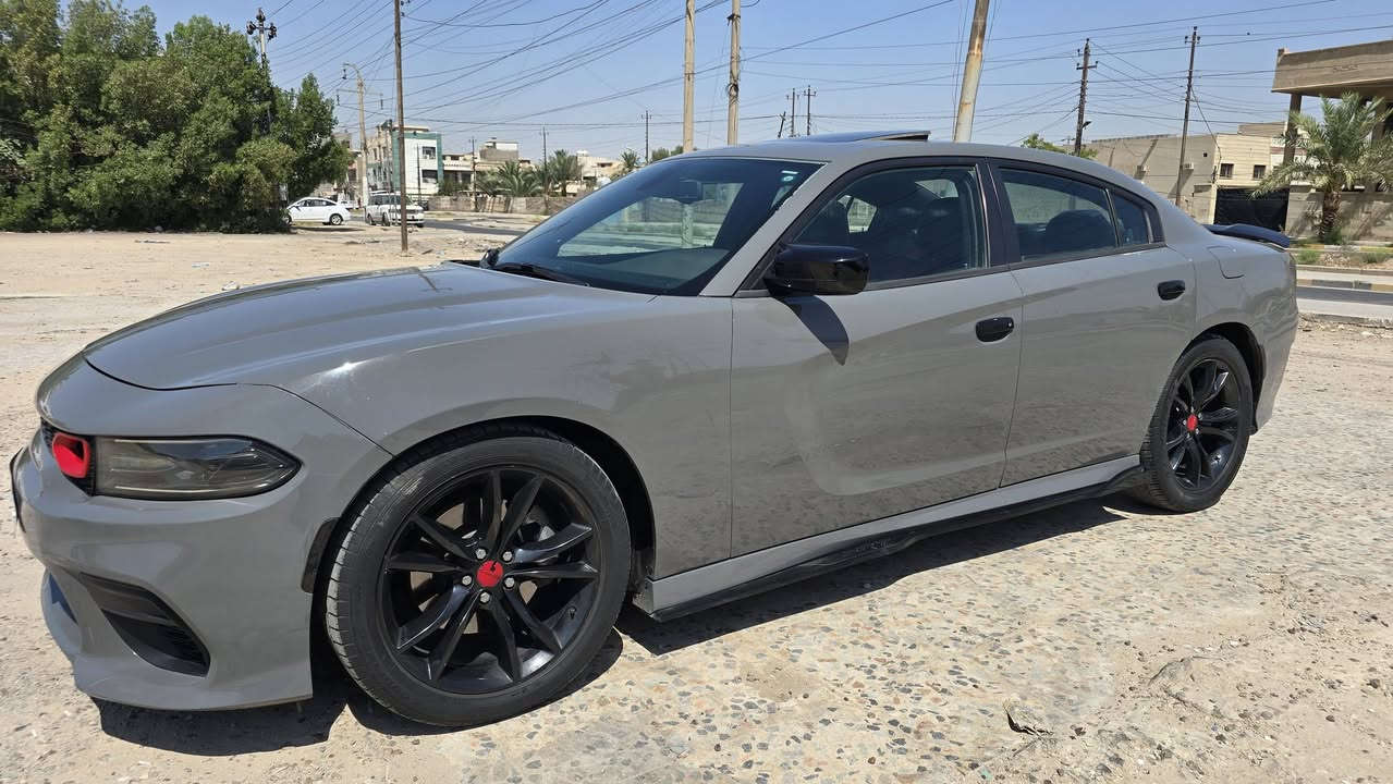 جارجر 2017 خليجي SXT بلاص ماشيه 96 كيلو تو ويل 
كير محرك مكفول محرك 6V سلندر تخم تاير تبريد ثلج صدرها جديد سياره جاهزه من كلشي نضيفه مال جناي 
فول موصفات بصمه فتحه كشن جلد تدفئه و تبريد 
بيها جاملغ خلفي جاملغ امامي بدون ارباك 
السعر 185 بيها مجال الاستفسار *********** مكاني بغداد

