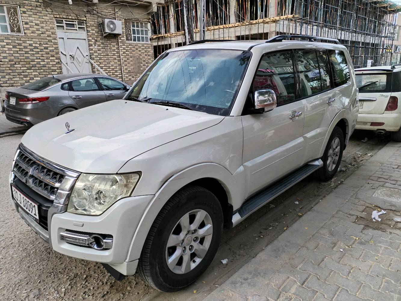 باجيرو 2010 حبتور محرك 3500 المرغوب السيارة مكفولة بيها بس بارد شبر بالباب الخلفي حدادية جديدة دبلات جديدة تايرات جديده برغي ما ناقصها ماشية 197 الف كيلو حقيقي تبريد ثلج حساسات كاميرا شاشة اندرويد مضخم صوت دمام اصلي مالتها تحكم ستيرن مثبت سرعة مانع انزلاق اشاير بالمري بجم محدث ١٦ السيارة بأسمي مداور ثاني يوم وبيها هزة تنتهي بشهر الثامن السيارة خير من الله مكاني نجف 