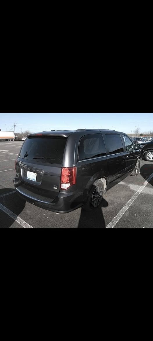 من رخصت الادمن المحترم
دوج كرفان موديل 2017
رقم اربيل موصفات SXT بيبان كهرباء جنطة كهرباء كشنات بلع وجلد كهربائيات كاملة مابيهة اي نقص
سيارة حادثهة مرفق بل صور سيارة جاهزة مال جناي ومتعوب عليهة 
السعر 155 ومجال بسيط 
الرقم ***********
الشراي يتصل ماجاوب فيس 
بيع فقط ٠٠٠ مكانهة نجف
