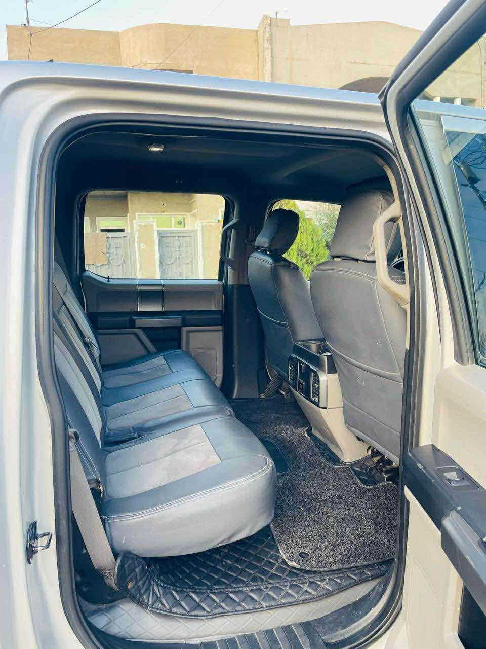 فۆرد f150 مۆدیل 2018 مواسفات XLT  دوو پارچە نیوی سبوغه بەس بە سێ پارچە دەیفرۆشم پێش و پشت کەپسە گێرو مەکینە بەشەرتە 6 پستن توین تۆربۆ 60mi ڕۆشتووە رەقەم و هەزەی نووێیە رەقەم شانسی 1FTEW1EG5JKE51804 سعری 215$ ژم ***********
