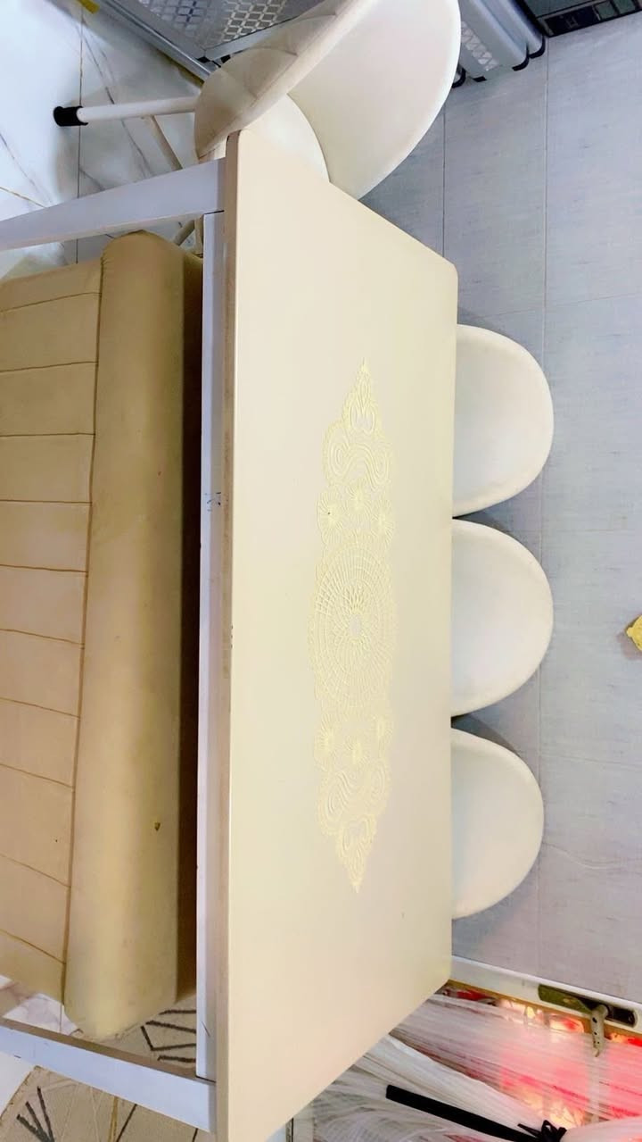 للبيع
طباخ كريازي نضيف وكل عيونه شغاله والفرن فوك وجوه يشتغل 

مغسله نوع كرانيت درجه اولى

ميز طعام ٦ نفرات نوع الخشب بلوط تركي درجه اولى 

للاستفسار الاتصال على الرقم
هـ ***********
