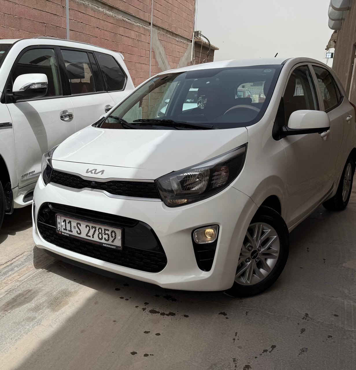 السلام عليكم 
كيا بيكانتو موديل 2023 خليجي ضمان المجموعه الدوليه ماشيه 20 الف السيارة جديدة جدا بيها صبغ شويه من طرف البنيد وشويه من طرف الجاملغ جهة السائق محدد باللون الاصفر صورة في المنشور
السعر 115 ورقه ***********
