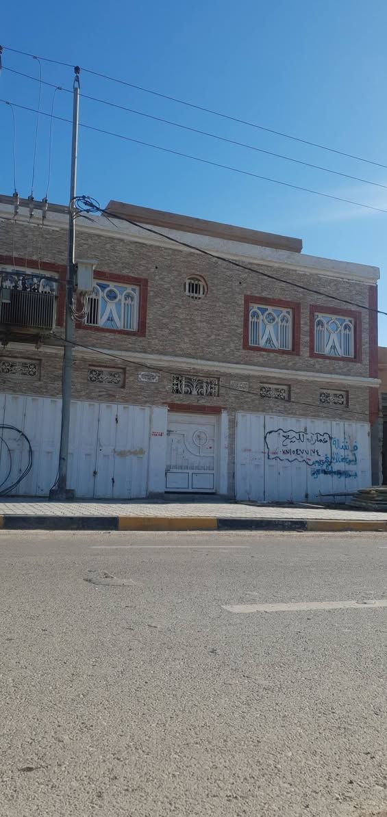 🎗 نعلن عن بيع عقار تجاري في الشهداء على شارع 40 بموقع مميز وسعر مناسب جداً 🎗

♦️-- المساحة متر 392❗️✅️
♦️-- واجه 12 م ↔️✅️
♦️-- النزال 32 م ↕️✅️
♦️-- عرض الشارع 40  متر ✅️
♦️-- العقار يحتوي على ( 7 شقق منفصلة ) + ( 2 محلات كبيرة ) 
♦️-- طابق الاول يحتوي على :- ثلاث شقق معزولة كل شقه تحتوي على غرفتين+ هول + استقبال + مطبخ + صحيات 

♦️-- الطابق الثاني يحتوي على :- اربعة شقق كل شقة تحتوي على غرفتين+ هول + استقبال + مطبخ + صحيات 
الطابق الاول معزول عن الثاني 

♦️-- المحلات عدد اثنين كبيرات

♦️-- المنطقة توجد فيها خدمات  تبليط + ماء + كهرباء + بناء

♦️-- السعر 380 وبيها مجال !!!

♦️-- يصلح مجمع طبي / يصلح مدرسة اهلية 
_______________________________
لـــلاســــتـــفـــســـار الاتـــصـــال عـــلـــى :
📱📱📲📲

*********** رسول الامارة دهل اوران, واسط
