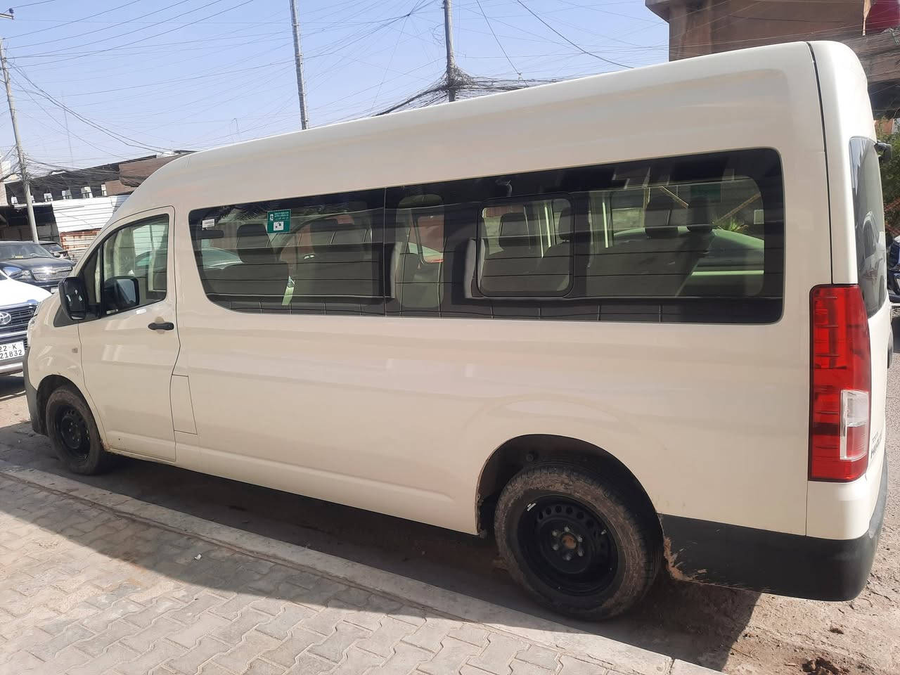 السلام عليكم هايس موديل ٢٥
ماشيه ٢٢٠٠٠الف مكفوله كفاله عامه
كير اوتوماتيك 
٤٦٥ بيه مجال 
***********
