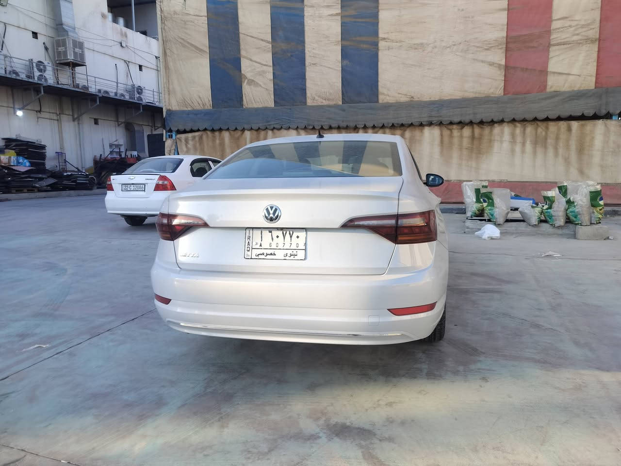 جيتا 2019 مواصفات s 
شاشة لمس كامرة رادارات امامي خلفي
نقطة عمية توقف ذاتي تشغيل واطفاء المحرك ذاتي
ماشية 180 الف كيلو 
كير محرك طخم شرط 
بسمي سنوية 29 
السعر 120 وبيها مجال
صبغ 6 قطع 2 معجون و4 كلير من أمريكا

موصل حي المثنى 
***********
***********
