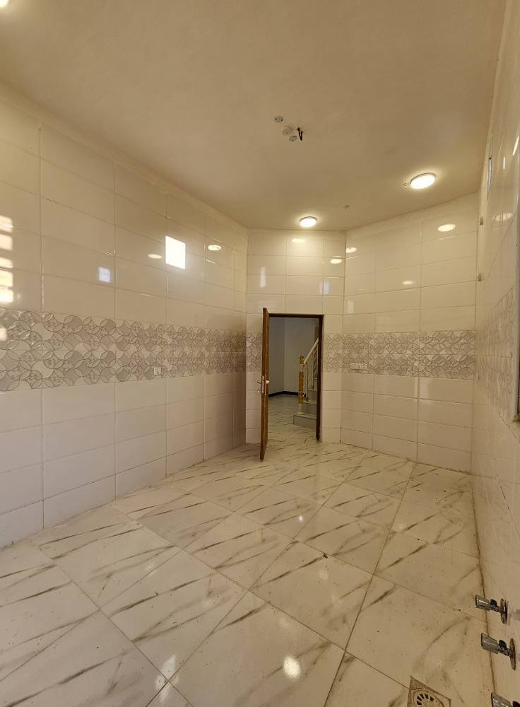 🏡 دار حديث للبيع – فرصة مميزة
📍 الموقع: البصرة / أبي الخصيب – محيلة / طريق سيد حامد
📐 المساحة: 100 متر مربع
📜 نوع الملكية: طابو زراعي عراقي
✨ تفاصيل الدار:
• غرفتين نوم
• صالة
• مطبخ
• ديوانية
• صحيات
💰 السعر: 67 مليون دينار (قابل للتفاوض)
📞 للاستفسار: *********** البصرة, العراق
