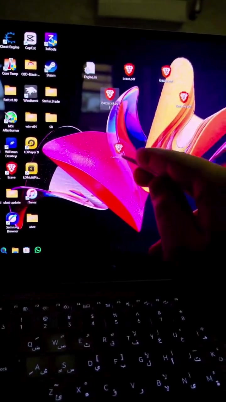 اللهم صل على محمد وال محمد
السلام عليكم شباب
للبيع لابتوب Samsung Galaxy Book2 Pro 360 مستعمل الجهاز غني عن التعريف، من أرقى وأخف اللابتوبات بالعالم. يجمع بين قوة اللابتوب وعملية التابلت (ينطوي 360 درجة وشاشته لمس).
الجهاز نظيف جداً  استخدام خفيف، وما مفتوح ولا مصلح نهائياً
💻 المواصفات الفنية
المعالج (CPU): Intel Core i7 1260 p
معالج الرسوميات (GPU): Intel Irix Xe
الشاشة: شاشة Super AMOLED تدعم اللمس (Touch) وتنطوي 360 درجة بالكامل.
الذاكرة (RAM):16 جيجابايت LPDDR5
الهارد (Storage): 1 تيرا NVMe SSD
السعر: 850 الف
المكان: بغداد


**إذا كنت صاحب هذا الإعلان وتريد حذفه لأي سبب، رجاءا أرسل رسالة إلى الدعم الفني**