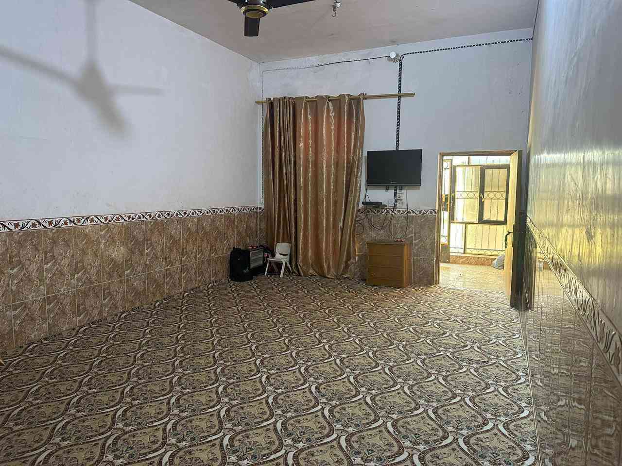 دار للبيع  شارع الست سهيله  مقابل بيت عقيل عيدان مساحهه 350
#يتكون من غرفتين وصاله واستقبال ومطبخ ومجمع صحيات داخلي وخارجي 

السطح  كونكريت البناء طابوك   

شارع 8 متر صب ومجاري 

الاستفسار مراجعه مكتب محسن مزاد محسن مزاد  
قرب عارضه المزاد شارع البطاوي 

*********** حيدر برهي 

‏‪***********‬‏ حجي محسن
