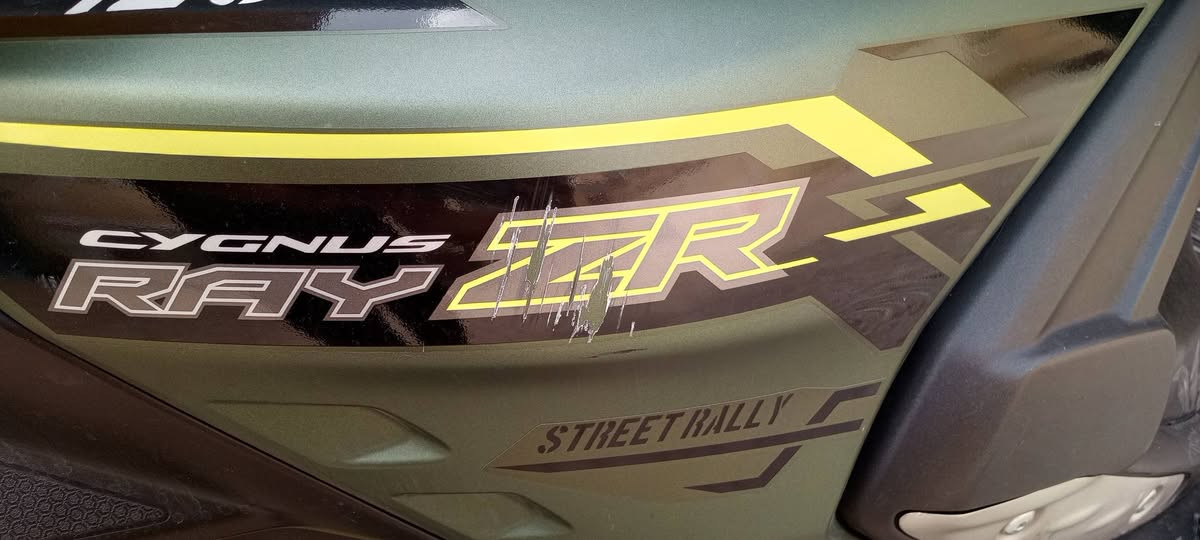 سلام عليكم
دراجه ZR 
2025
طالعه بشهر ال واحد 
مكينه مكفوله 
كفر جهت اليمنه بي كشطات بصيطه مثل ما موضح بل صوره 
مكان رميثه 
متواجد فيس 
او الاتصال ***********
