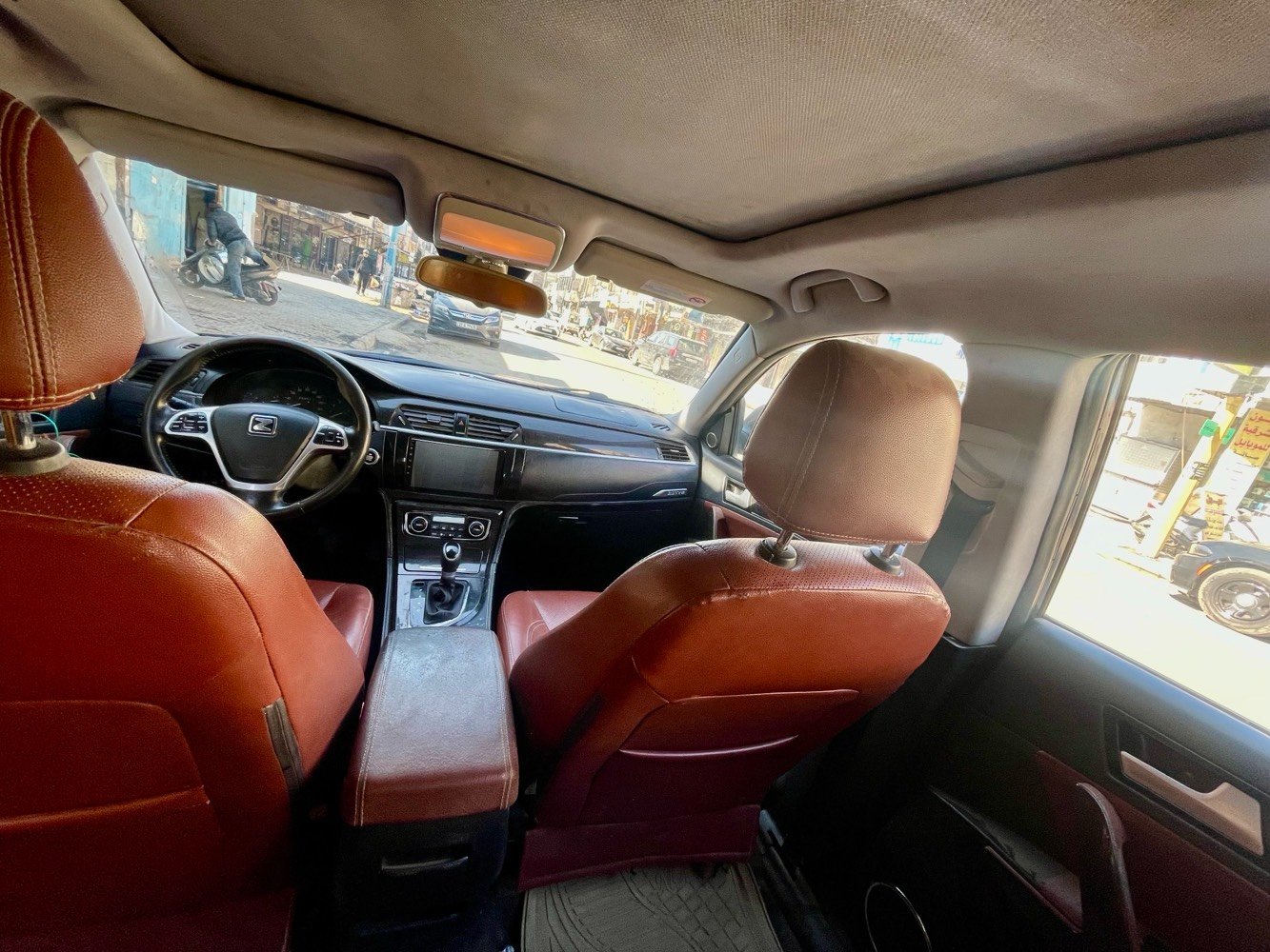 🚗 للبيع: زوتي T600 2016

📍 مكان السيارة: بغداد – الحرية

📞 للتواصل: ***********

💰 السعر: 82 ورقة – قابل للتفاوض

📊 المسافة المقطوعة: 60,000 كيلومتر

🛠️ المحرك: 4 سلندر – 2500cc (محرك كامري)



⚙️ المواصفات:

• مقاعد كهربائية

• شاشة وسطية لمس

• تحكمات ستيرن

• فتحة سقف بانورامية

• تشغيل عن بعد

• والعديد من المواصفات الأخرى المعروفة 



⚠️ أضرار السيارة:

• مكفولة بدون أضرار ✅



⚠️ حالة السيارة:

• نظيفة جدًا مع نقوصات بسيطة 



📌 تفاصيل إضافية:

• رقم السيارة: بغداد مشروع وطني

• باسم المالك تحويل مباشر

• لون السيارة: أسود