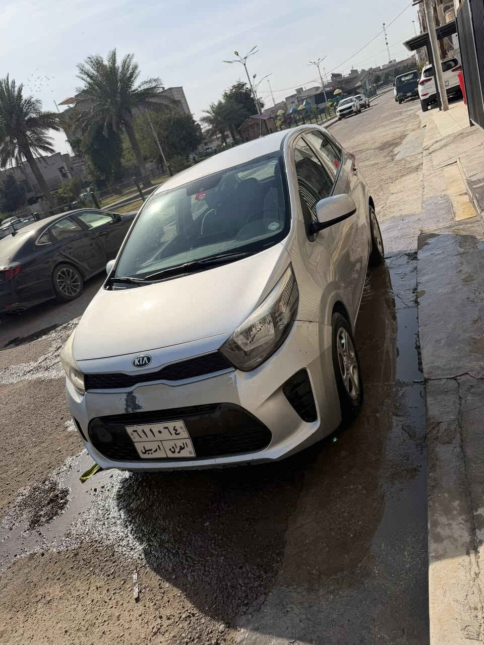 بيكانتو 2019 خليجي بدون حادث
بيها صبغ باب وجاملغ اثر شخوط فقط 
مواصفات شاشه وكامره وتحكمات 
ماشيه 39 الف كيلو 
رقم اربيل تحويل او وكاله مكاني بغداد السيديه 
سعر 96 ورقه ومجال بسيط
***********
