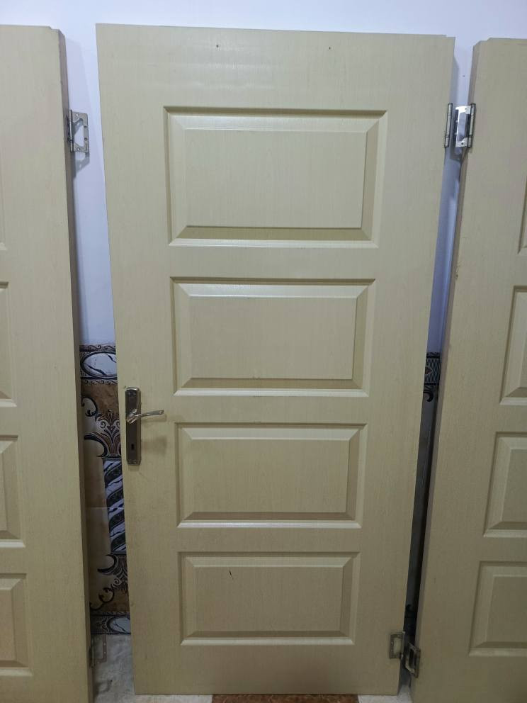 ابوب خشبيه تركي مستعمل شهرين فقط ماخذين الواحد 140 دولار هسه اريد الباب 60 الف كامله بس أشده عدد 3 
الطول مترين و4 سانتي العرض 90 من عده جرجوبه رقم الهاتف ***********

 أبواب خشبية داخلية ذات تصميم كلاسيكي بأربعة ألواح، مزودة بمقابض ومفصلات معدنية، ومغطاة بقشرة خشبية خفيفة اللون مثل الرماد أو البلوط. كركوك, العراق
