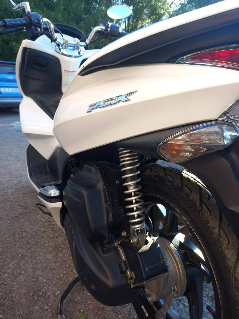 سلام عليكم pcx جيل اول ياباني 🇯🇵
دراجه جديده  
كفاله عامه كفر ومكينه وجيب وياك فيتر وافحص كله بلادي
حساس ستان حساس زدحام اشاير كله شغاله 
مكينه 150 
السعر 13 بغداد الشعلة 
رقمي ***********
