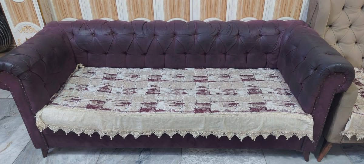 من رخصة صاحب الكروب 
تخم للبيع سعره 350وبيه مجال تخم خشب على حال توصاه 
بس يرادله قماش جديد العنوان شهداء البياع شارع المضخة الثاني 
فرع صيدلية الياقوت الابيض رقم تلفون ***********

