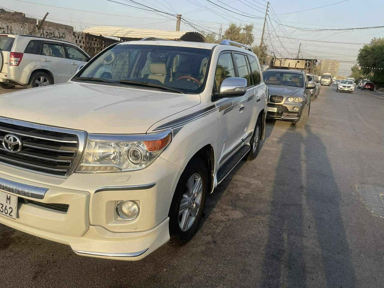 السلام عليكم لاند كروز Gxr موديل 2015
السياره جديده مال بيت ماشيه 105
وكاله ساز 
مكفوله عده تكحيلات بسيطه 

رقم بغداد بأسمي 

السعر 405

استفسار ***********
