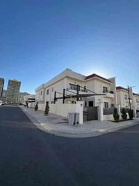 #اشتي_فيلج بيت للبيع #مؤثث كامل المساحة 280م ركن  يتكون  5 غرف نوم  اس...