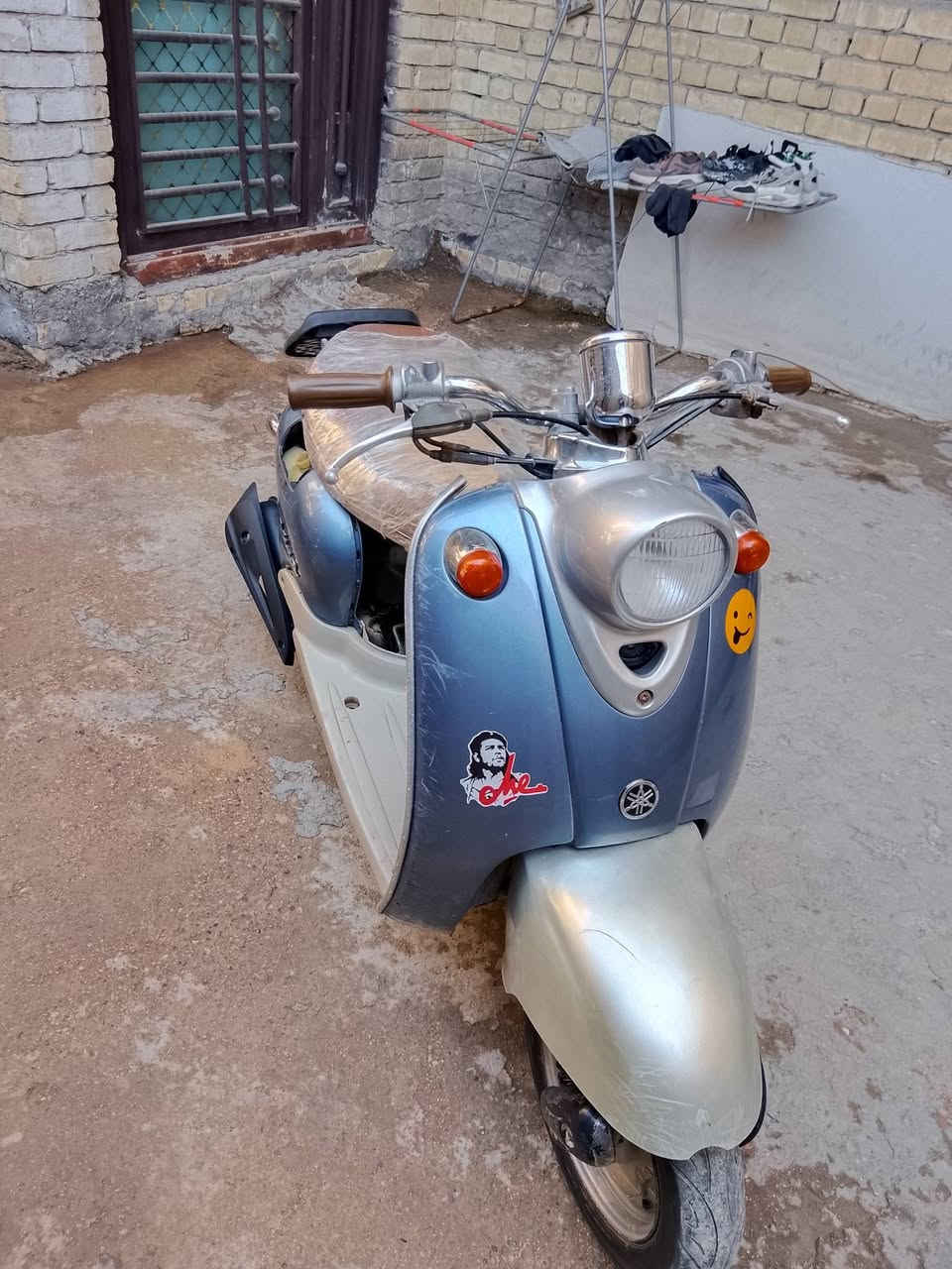 السلام عليكم اخوان هاي دراجه كلشي بدلت بيه صالصنه جديده كابريتر جديد بوشه بستم بلك كاسحه وبعد جم شغله (تشتغل بس ماتمشي)  ماعرف شنو عطله كرهبائيات شغاله بس اشاير ماتشغل الكشر كلش نضيف قيم وخذه او مراوس ويه اي دراجه بس كون نضيفه بطه بيجي اي شي 60 خاص او هاذه رقمي *********** مكاني مسيب
