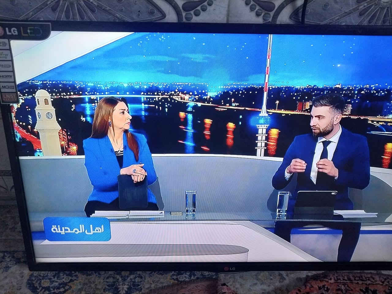 سلام عليكم عندي شاشة حجم ٤٢ نوع ال اجي كوري اصلي بدون النت سعرة ١٥٠  عنوان بغداد منطقة العبيدي رقمي الواتس ***********
