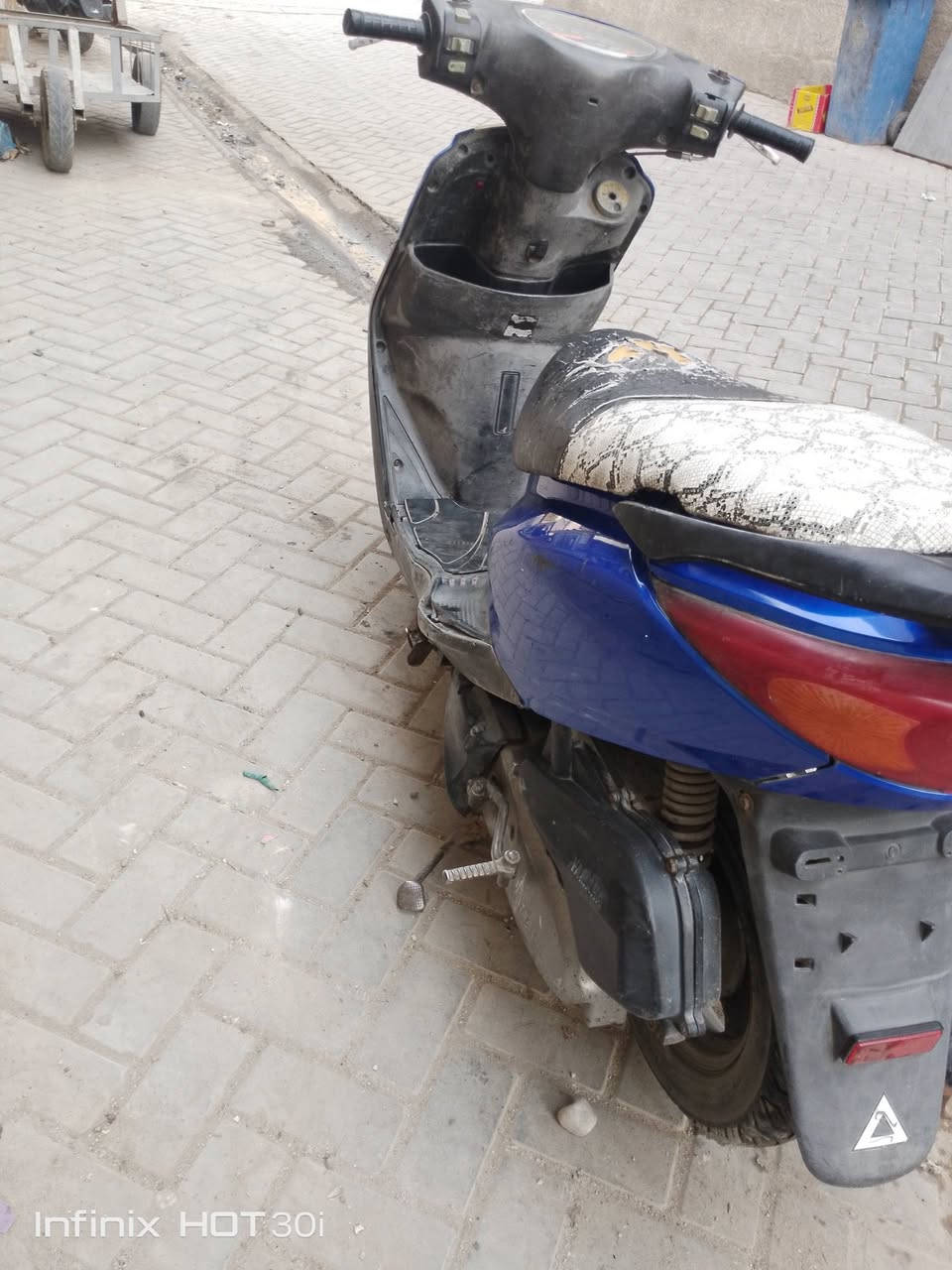 سلام عليكم عندي دراجه للبيع دراجه بريز دراجه نضيفه وحلوة ودراجه خير من يم الله دراجه تشتغل هندر ولصالنصه مالته شوي مزروفه ودراجه يرادلهه فقط غسل لئن اني مغاسلهه صارلي هواي السعر 300وبيهه مجال هذا رقمي متواجد عل واتساب وراسلني وتدلل ***********
