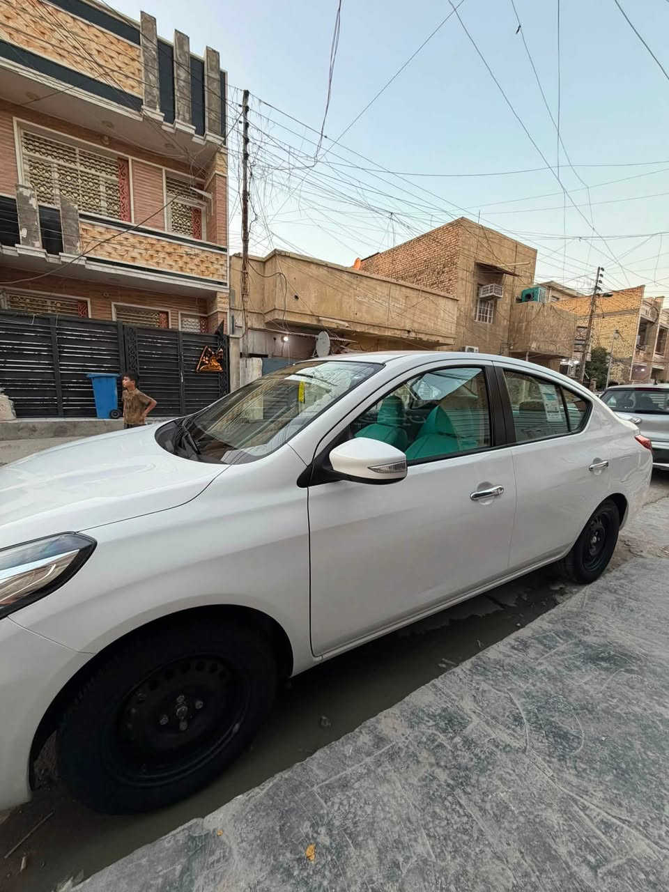 السلام عليكم
نيسان سني موديل 2025 

مصري 

محرك 1500 

رقمها اربيل l هزة وسنوية جدد

مكفولة  ماشية 41 الف 

سعرها 121 وبيها مجال حك الجية

السيارة جاهزة من كلشي كير محرك صدر تخم تاير تبريد كلة بشرط السيارة خالية من اي عيوب او ملاحظات غراضهة كلهة موجودة سويجات عدد ثنين كبات عدد اربعة مواصفاتهة 

جام 4 اوتو 

تحكمات ستيرن 

شاشة 

كامرة خلفية 

قطعتين تبريد 

حساس خلفي 

كامرة خلفية 

سعرها 121 وبيها مجال حك الجية 

مكاني بغداد الشعب 

للتواصل والاستفسار واتساب واتصال 

***********

