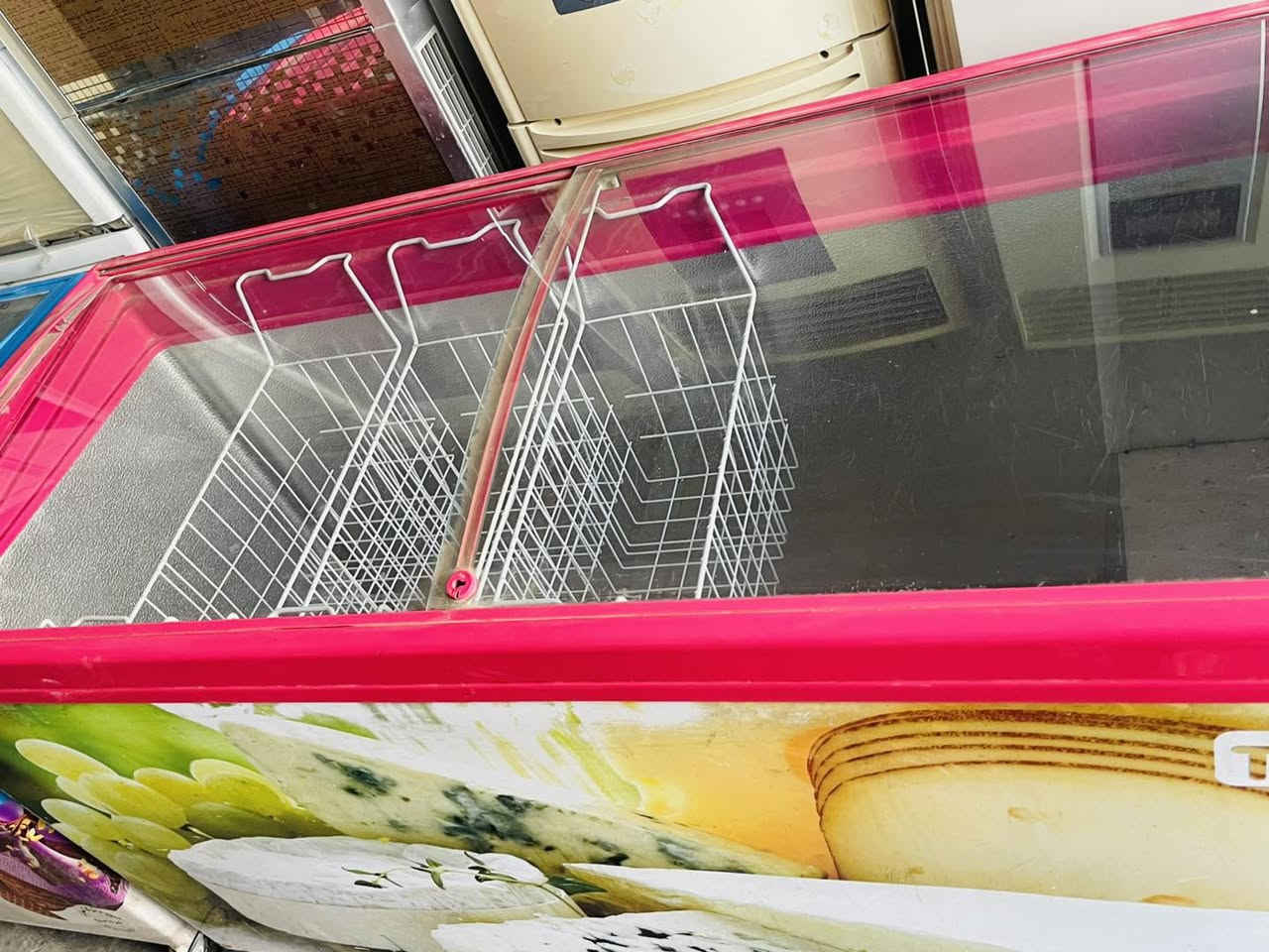 تتوفر عارضات #ايس_كريم 
احجام ١٨ و١٦ 
بلاديه وضع شركه  
للاستفسار :***********
