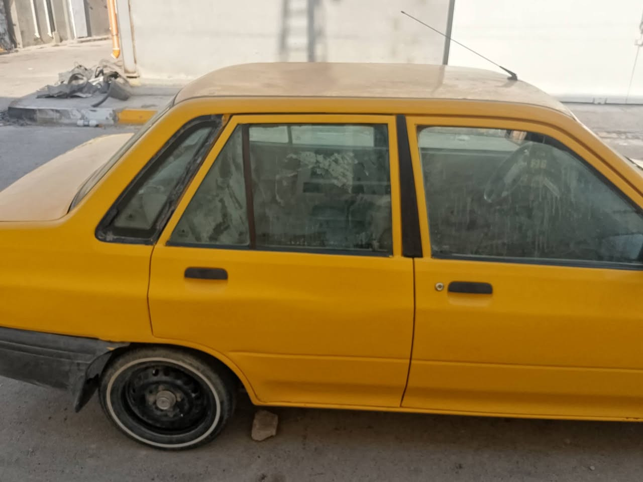 السلام عليكم سايبه للبيع موديل 2011رقم واسط السعر 17ورقه وبيه مجال لاتصال على الرقم ***********
