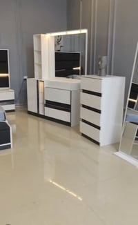 غرفة للبيع • اخذيتها قبل شهرين • بدون قفل