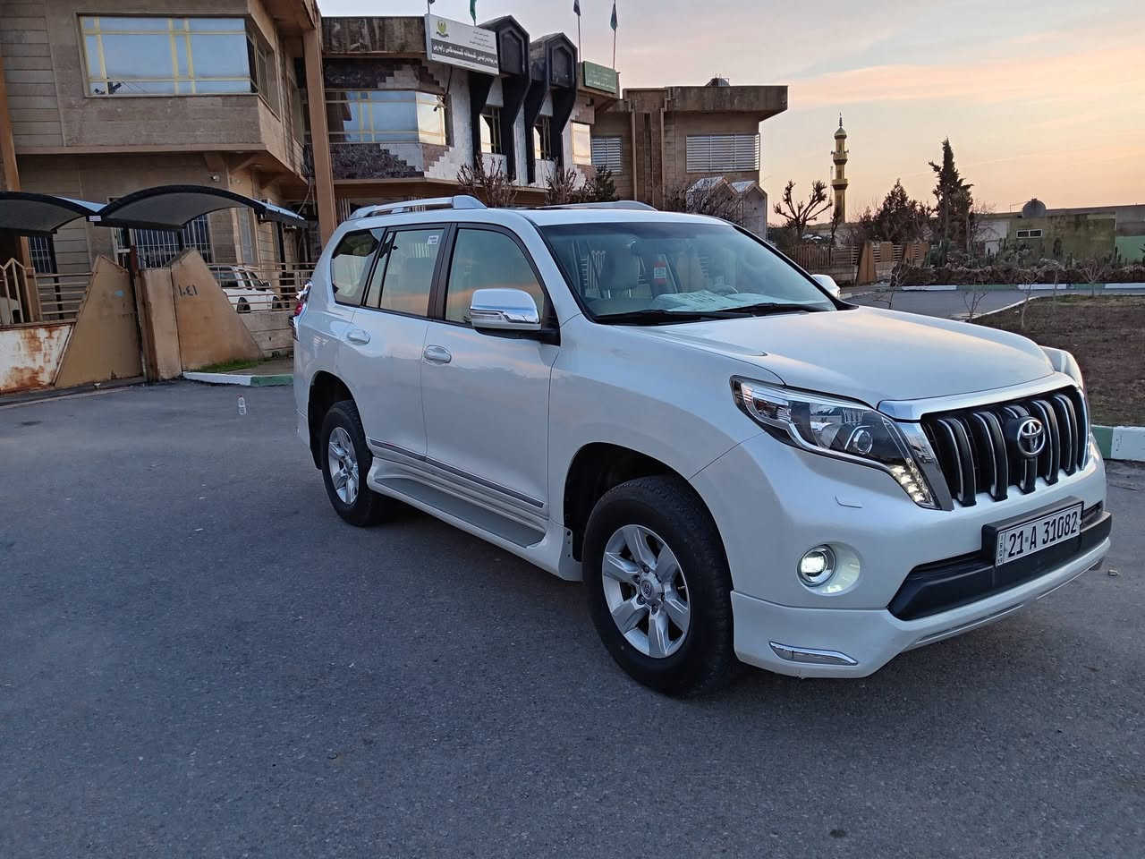Toyota Prado 2016 TXL

4 Cylinder engine - walk are 75 thuotands  

 Lights are black
 Slide
 fridge
 Speed ​​limitation 
 Electric mirrors 
 Double axle 
 Centralized lock 
 back up camera
 Spear Lakol
 The tires are new
 It has four new tires 
 Sperry is not installed
 The car is pretty low driven 

 

 For sale, Used and Automatic 
 There is no problem 

 The owner's number for price 
 ***********
