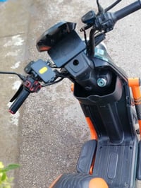 للبيع دراجة شحن نوع X900 من شركةAPk بطاريات عدد5 لكل بطارية 12فولت 25ا...