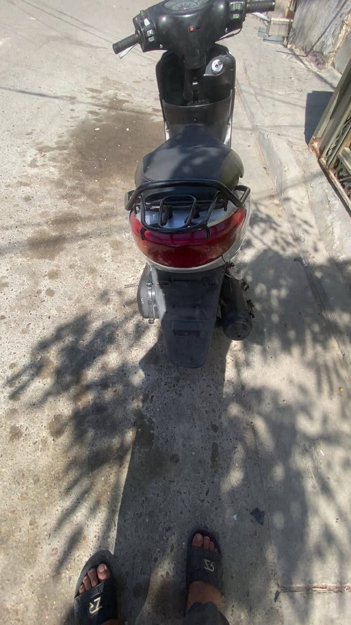 سلام عليكم دراجة بريز  كهربائياتي شغالة دراجة حلوة مكاني شعب سعر ٤٠٠وبيهة مجال ***********
